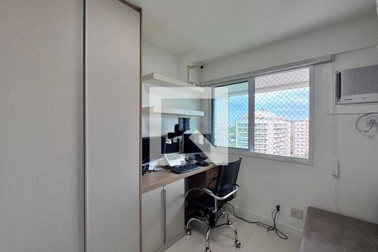 Quarto de apartamento à venda com 2 quartos, 160m² em Barra da Tijuca, Rio de Janeiro