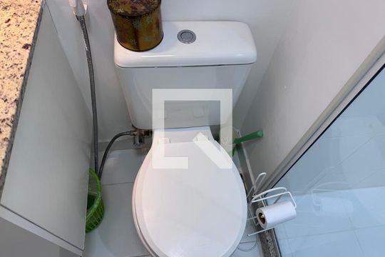 Banheiro da Suíte de apartamento à venda com 2 quartos, 160m² em Barra da Tijuca, Rio de Janeiro