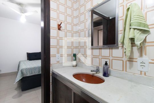 Banheiro de apartamento para alugar com 1 quarto, 35m² em Cidade Baixa, Porto Alegre