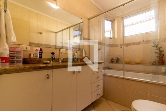 Banheiro da Suíte de casa para alugar com 3 quartos, 200m² em Jardim Consorcio, São Paulo