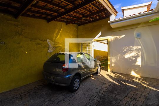 Garagem de casa para alugar com 3 quartos, 200m² em Jardim Consorcio, São Paulo