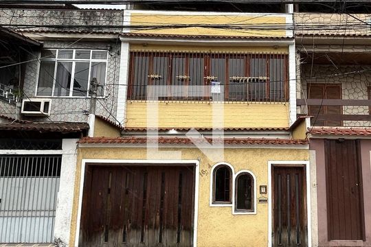 Fachada  de casa à venda com 3 quartos, 485m² em Piedade, Rio de Janeiro