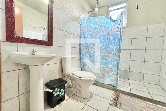 Banheiro de apartamento à venda com 2 quartos, 45m² em Canudos, Novo Hamburgo