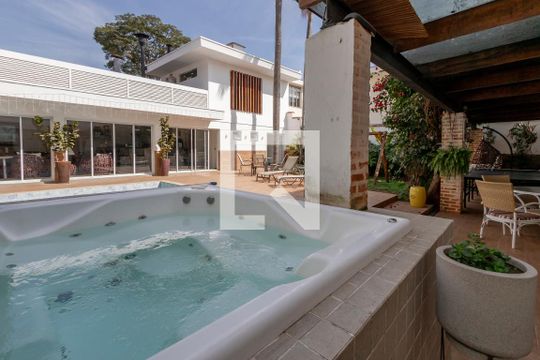 Hidromassagem de casa à venda com 4 quartos, 450m² em Brooklin, São Paulo