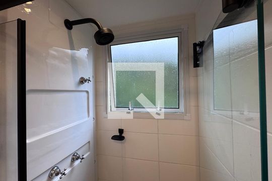 Banheiro Social de apartamento para alugar com 2 quartos, 53m² em Vargem Grande, Rio de Janeiro
