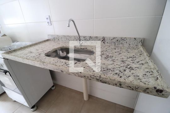 Cozinha de apartamento para alugar com 2 quartos, 52m² em Shopping Park, Uberlândia