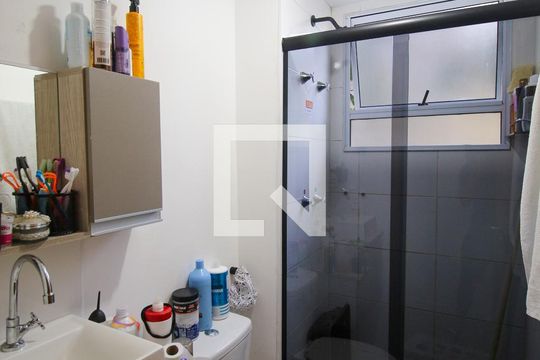Banheiro de apartamento para alugar com 2 quartos, 42m² em Parada Xv de Novembro, São Paulo