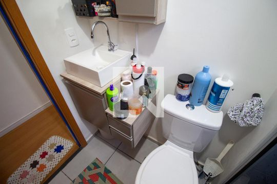 Banheiro de apartamento para alugar com 2 quartos, 42m² em Parada Xv de Novembro, São Paulo