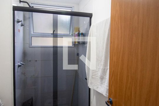 Banheiro de apartamento para alugar com 2 quartos, 42m² em Parada Xv de Novembro, São Paulo