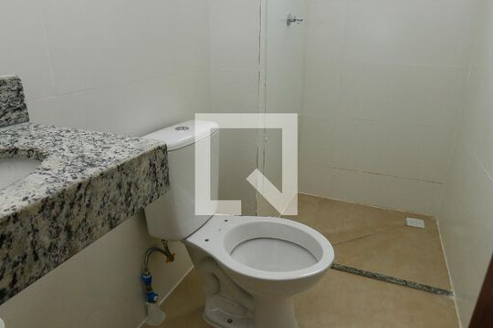 Banheiro de apartamento para alugar com 2 quartos, 49m² em Eldorado, Contagem