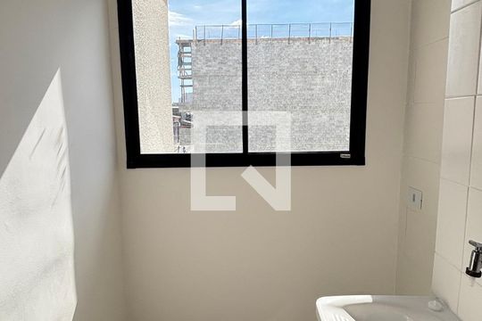 Área de Serviço de apartamento para alugar com 2 quartos, 45m² em Vila Palmares, Santo André