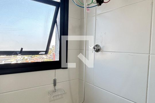 Banheiro de apartamento para alugar com 2 quartos, 45m² em Vila Palmares, Santo André