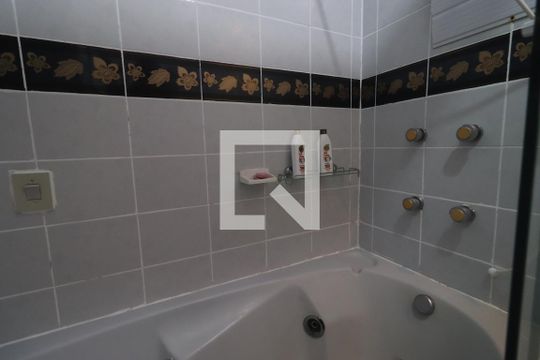 Banheiro de casa à venda com 3 quartos, 136m² em São Jorge, Novo Hamburgo