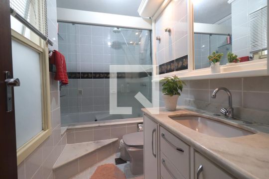 Banheiro de casa à venda com 3 quartos, 136m² em São Jorge, Novo Hamburgo