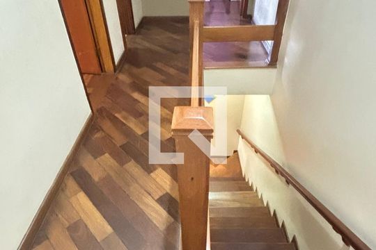 Escada de casa à venda com 2 quartos, 127m² em Vila Vitória, Santo André