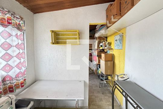 Quarto de Serviço de casa à venda com 2 quartos, 127m² em Vila Vitória, Santo André