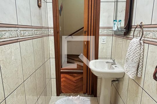 Banheiro de casa à venda com 2 quartos, 127m² em Vila Vitória, Santo André