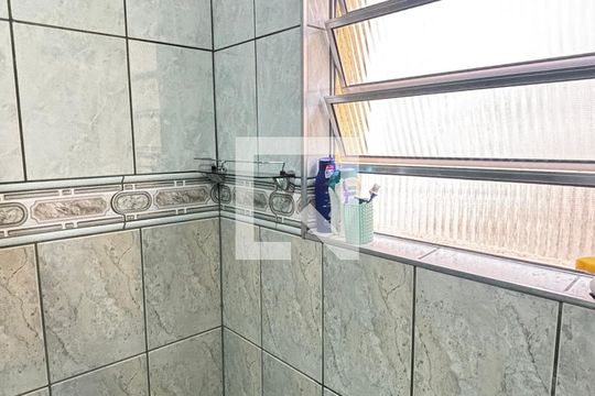 Banheiro de casa à venda com 2 quartos, 127m² em Vila Vitória, Santo André