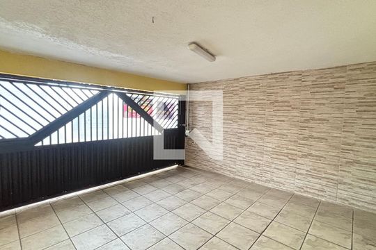 Garagem de casa à venda com 2 quartos, 127m² em Vila Vitória, Santo André