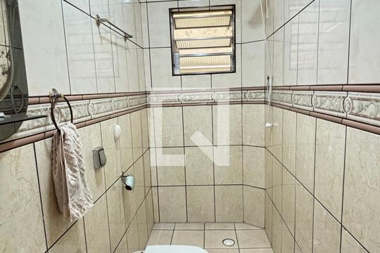 Banheiro de casa à venda com 2 quartos, 127m² em Vila Vitória, Santo André