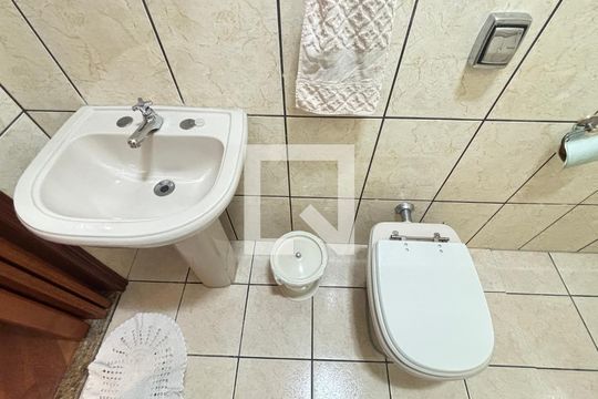 Banheiro de casa à venda com 2 quartos, 127m² em Vila Vitória, Santo André
