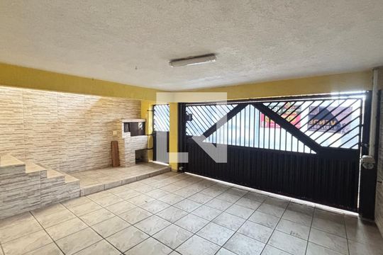 Garagem de casa à venda com 2 quartos, 127m² em Vila Vitória, Santo André