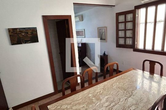 Casa à venda com 3 quartos, 320m² em Muriqui, Niterói
