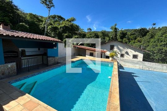 Casa à venda com 3 quartos, 320m² em Muriqui, Niterói