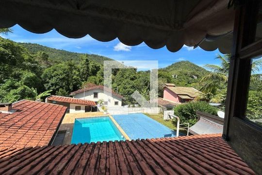 Casa à venda com 3 quartos, 320m² em Muriqui, Niterói