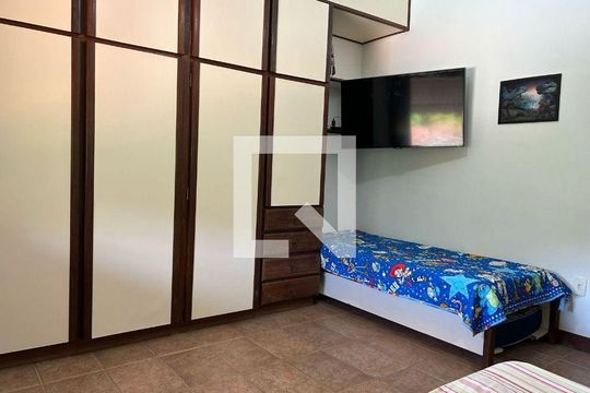 Casa à venda com 3 quartos, 320m² em Muriqui, Niterói