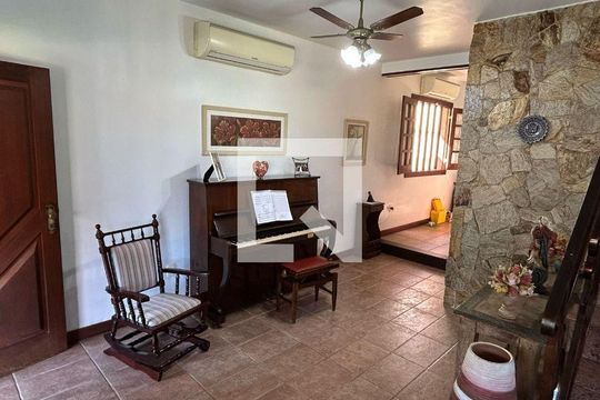 Casa à venda com 3 quartos, 320m² em Muriqui, Niterói