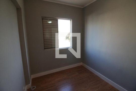 Quarto 2 de apartamento para alugar com 2 quartos, 56m² em Vila Osasco, Osasco