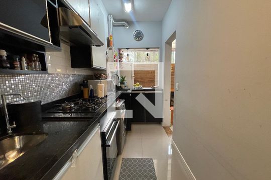 Cozinha de apartamento para alugar com 2 quartos, 78m² em Jardim das Vertentes, São Paulo