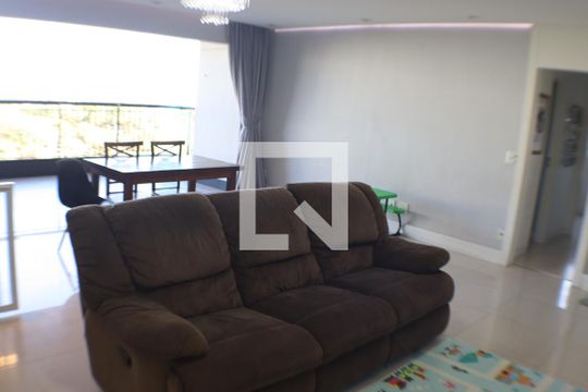 Sala de apartamento à venda com 3 quartos, 119m² em Jardim Tupanci, Barueri