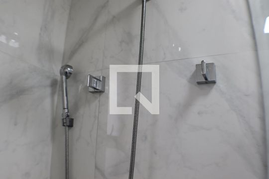 Banheiro de apartamento à venda com 3 quartos, 119m² em Jardim Tupanci, Barueri