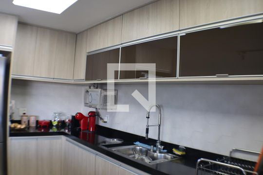 Cozinha de apartamento à venda com 3 quartos, 119m² em Jardim Tupanci, Barueri