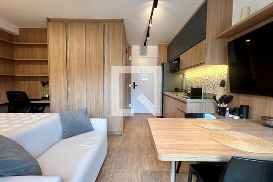Sala de kitnet/studio para alugar com 1 quarto, 30m² em Pinheiros, São Paulo