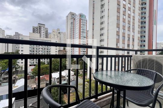 Sacada de kitnet/studio para alugar com 1 quarto, 30m² em Pinheiros, São Paulo