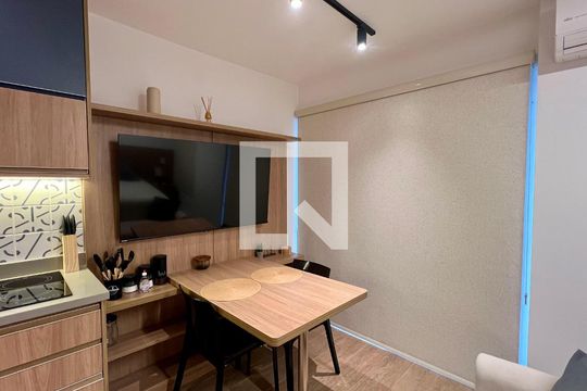 Sala de kitnet/studio para alugar com 1 quarto, 30m² em Pinheiros, São Paulo
