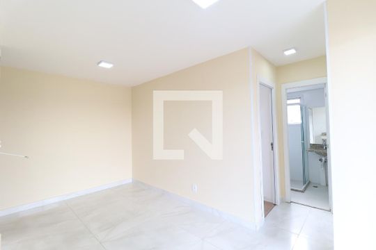 Sala de apartamento para alugar com 2 quartos, 45m² em Vila Sabrina, São Paulo