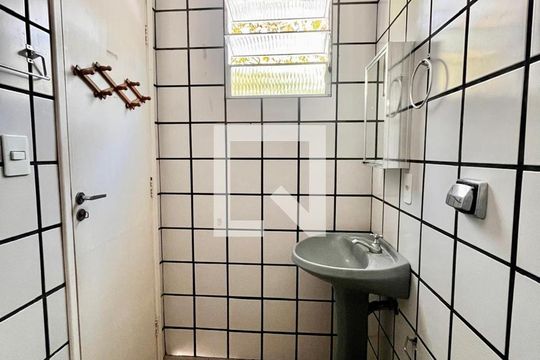 Banheiro de apartamento para alugar com 1 quarto, 14m² em Cidade Universitária, Campinas
