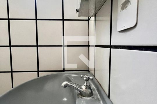 Banheiro de apartamento para alugar com 1 quarto, 14m² em Cidade Universitária, Campinas