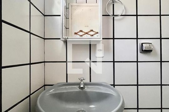 Banheiro de apartamento para alugar com 1 quarto, 14m² em Cidade Universitária, Campinas