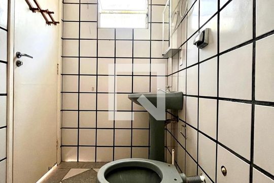 Banheiro de apartamento para alugar com 1 quarto, 14m² em Cidade Universitária, Campinas