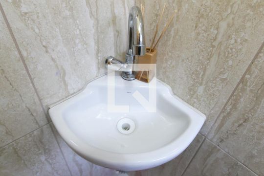 Lavabo de casa de condomínio à venda com 2 quartos, 90m² em Vila Carmosina, São Paulo