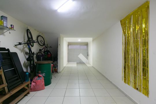 Área de Serviço / Garagem  de casa de condomínio à venda com 2 quartos, 90m² em Vila Carmosina, São Paulo