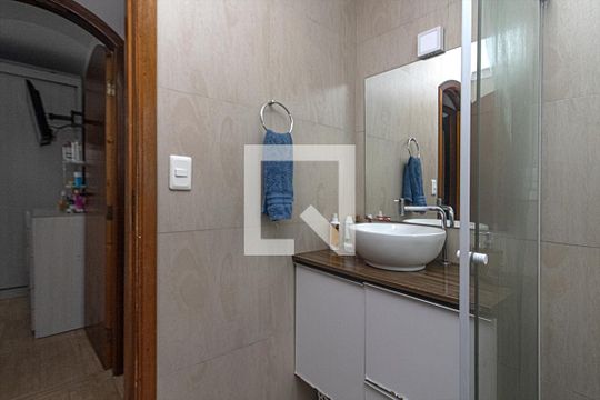 Banheiro Social de apartamento à venda com 3 quartos, 75m² em Jardim Santa Cruz (sacoma), São Paulo