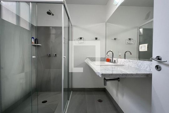 Banheiro da Suíte 2 de casa à venda com 3 quartos, 300m² em Jardim Europa, São Paulo