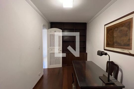 Escritório de casa à venda com 3 quartos, 300m² em Jardim Europa, São Paulo