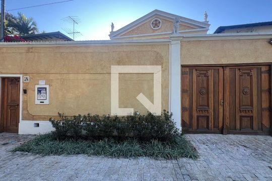 Fachada de casa à venda com 3 quartos, 300m² em Jardim Europa, São Paulo